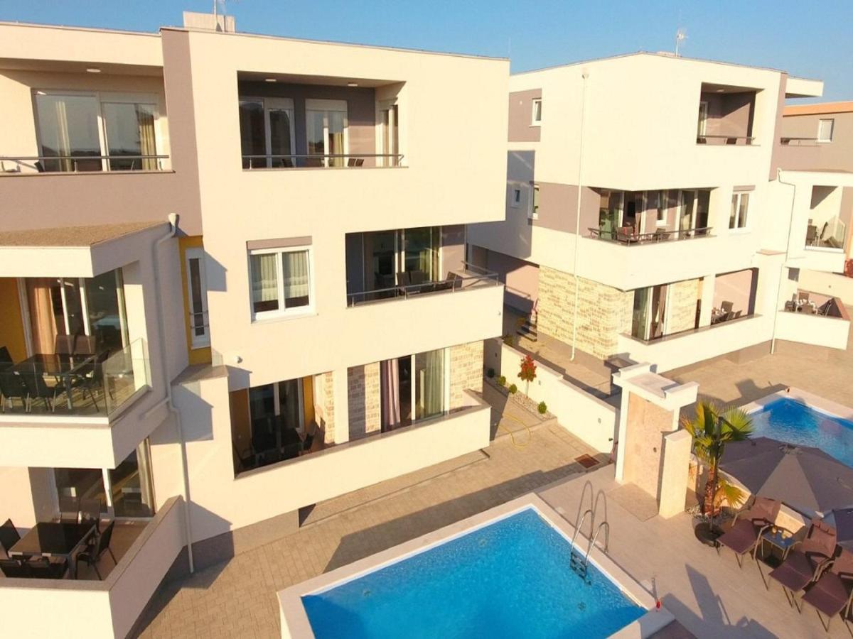 Apartments & Rooms Danivan Pool Villas Novalja Exterior foto